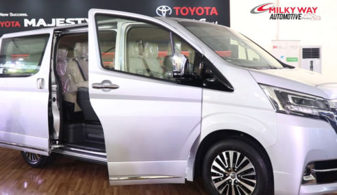 ၁၀ ယောက်စီး Premium အမျိုးအစား Majesty ကို Toyota Aye & Sons မှ USD 58300 ဖြင့်ရောင်းချ