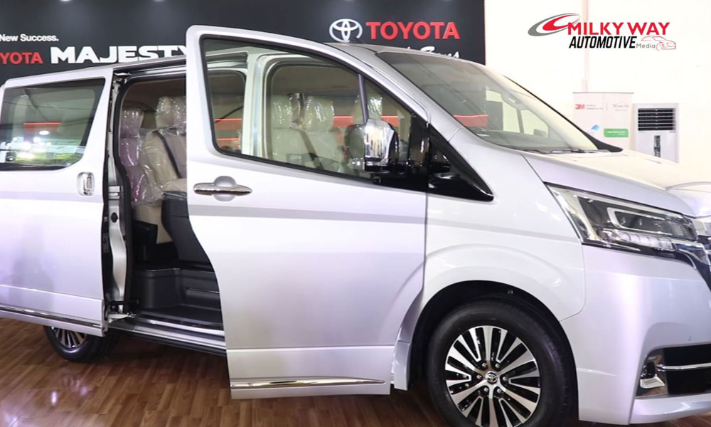 ၁၀ ယောက်စီး Premium အမျိုးအစား Majesty ကို Toyota Aye & Sons မှ USD 58300 ဖြင့်ရောင်းချ